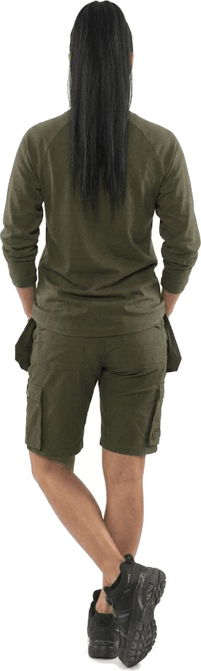 La misma equipación vista por detrás: espalda de la camiseta y bolsillos traseros del pantalón